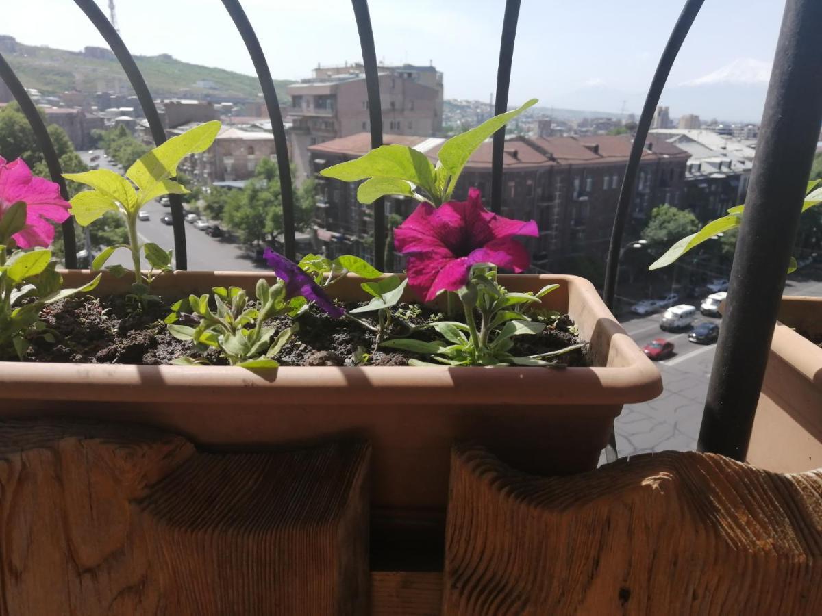 Yerevan-Sky With Terrace Apartment Bagian luar foto