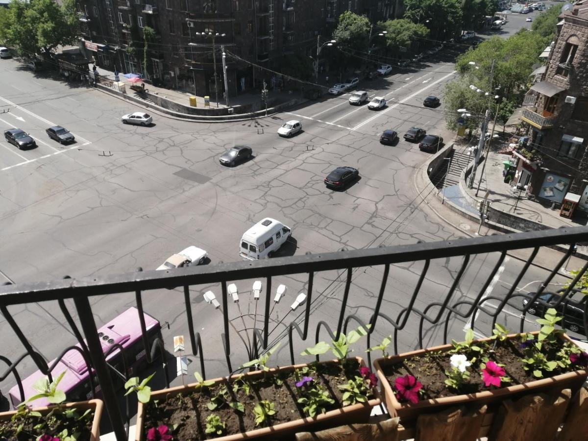 Yerevan-Sky With Terrace Apartment Bagian luar foto