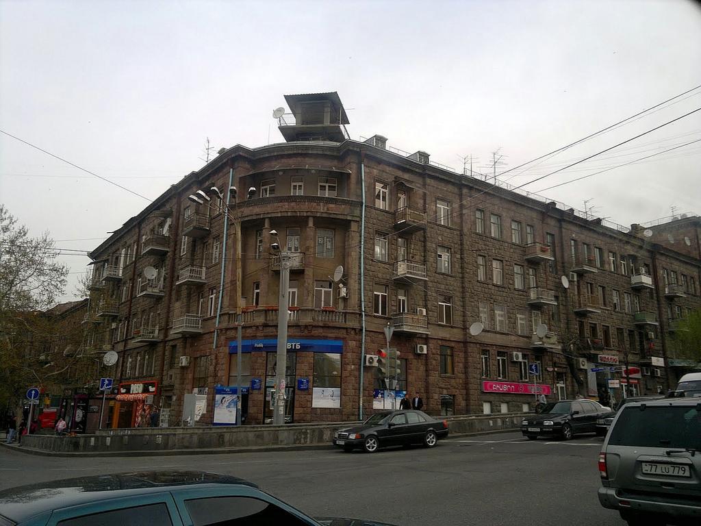 Yerevan-Sky With Terrace Apartment Bagian luar foto